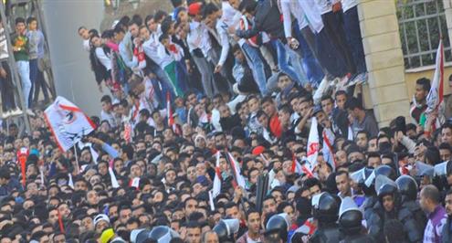 مسؤول بالداخلية: هناك فيديوهات "مفبركة" لأحداث الدفاع الجوي.. والاصرار على عدم التفتيش سبب الأزمة  